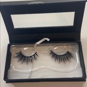 Lilly lashes in Miami